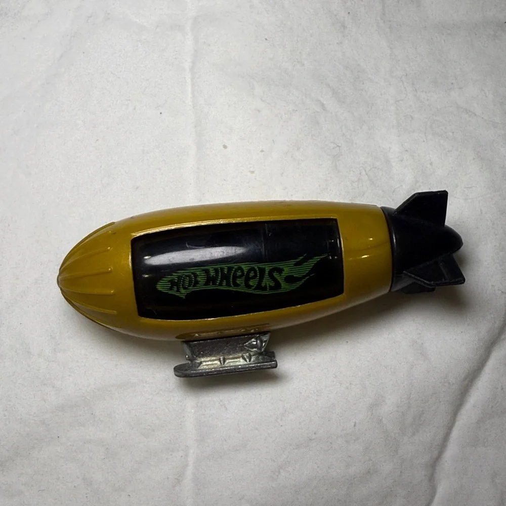 Hot Wheels Blimp 2008 and 2 LEGO Happy Meal Racers 2009 Vintage Toys EUC